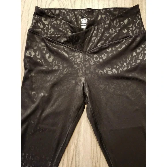 Athletic Works Animal Print‎ Embossed Legging Women's NWOT Size Large Black - Picture 3 of 6